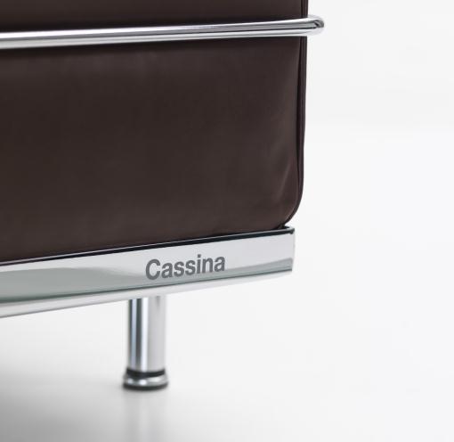 2_CASSINA_LC2-LC3_Le-Corbusier_Jeanneret_Perriand_branding-510x200